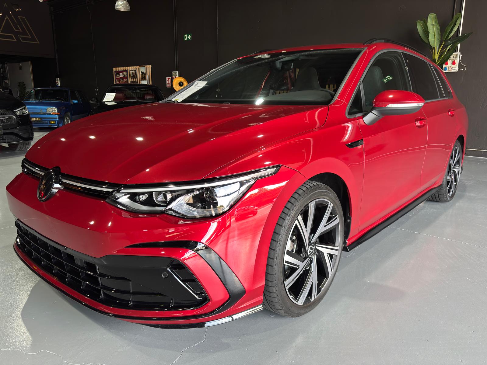 Volkswagen Golf VIII Variant 1.5 eTSI R-Line DSG